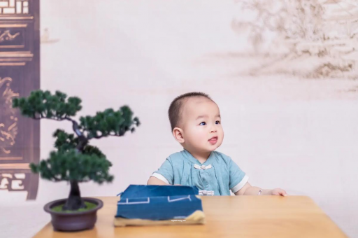 信阳满月宝宝放屁臭